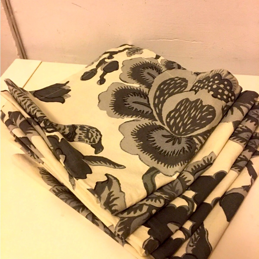 Williams Sonoma gray floral cotton napkins set of five
